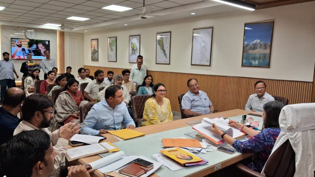 जिलाधिकारी ने जिला रजिस्ट्रेशन एवं अल्ट्रासाउंड केंद्रों की कार्यप्रणाली की की विस्तार से समीक्षा 2 WhatsApp Image 2025 10 13 at 8.15.06 PM