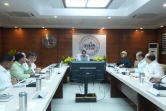 Instructions from the Meerut Divisional Commissioner in the review meeting of Ghaziabad Development Authority’s works IMAGE CREDIT TO AUTHORITY
