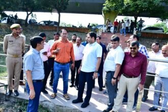 The Municipal Commissioner, along with officials, inspected the ongoing preparations at Hindon Chhath Ghat IMAGE CREDIT TO NAGAR NIGAM