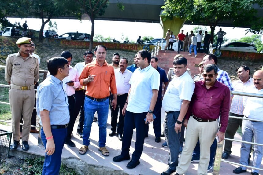 The Municipal Commissioner, along with officials, inspected the ongoing preparations at Hindon Chhath Ghat IMAGE CREDIT TO NAGAR NIGAM