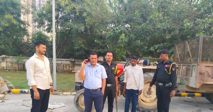 Strict action by Greater Noida Authority on illegal waste disposal; fine of two lakh imposed on four tractor trolleys IMAGE CREDIT TO AUTHORITY