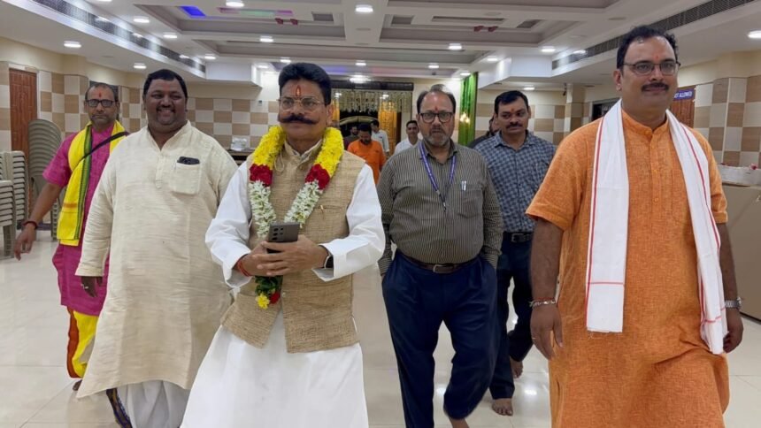 Two lakh Hindus converted every month: Gopal Rai’s claim raises serious questions IMAGE CREDIT TO Vishwa Hindu Raksha Parishad