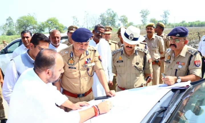 कार्तिक पूर्णिमा 'गढ गंगा मेला' सकुशल संपन्न कराने के लिए मेरठ मण्डायुक्त, एडीजी जोन, डीआईजी ने मेला स्थल का किया निरीक्षण 2 WhatsApp Image 2025 10 16 at 8.46.16 PM