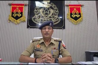 A woman, who posed as a fake judge to take a loan of 35 lakhs from a bank, was caught along with her accomplice IMAGE CREDIT TO POLICE