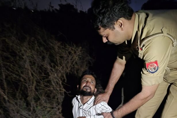 Modinagar police arrested two robbers in an encounter, one of them sustained a bullet injury in his leg IMAGE CREDIT TO POLICE