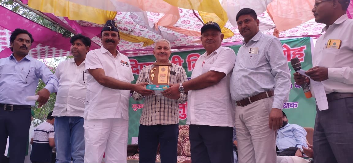 A confluence of dedication and respect at the Diwali Milan Ceremony for ex-servicemen and journalists IMAGE CREDIT TO REPORTER