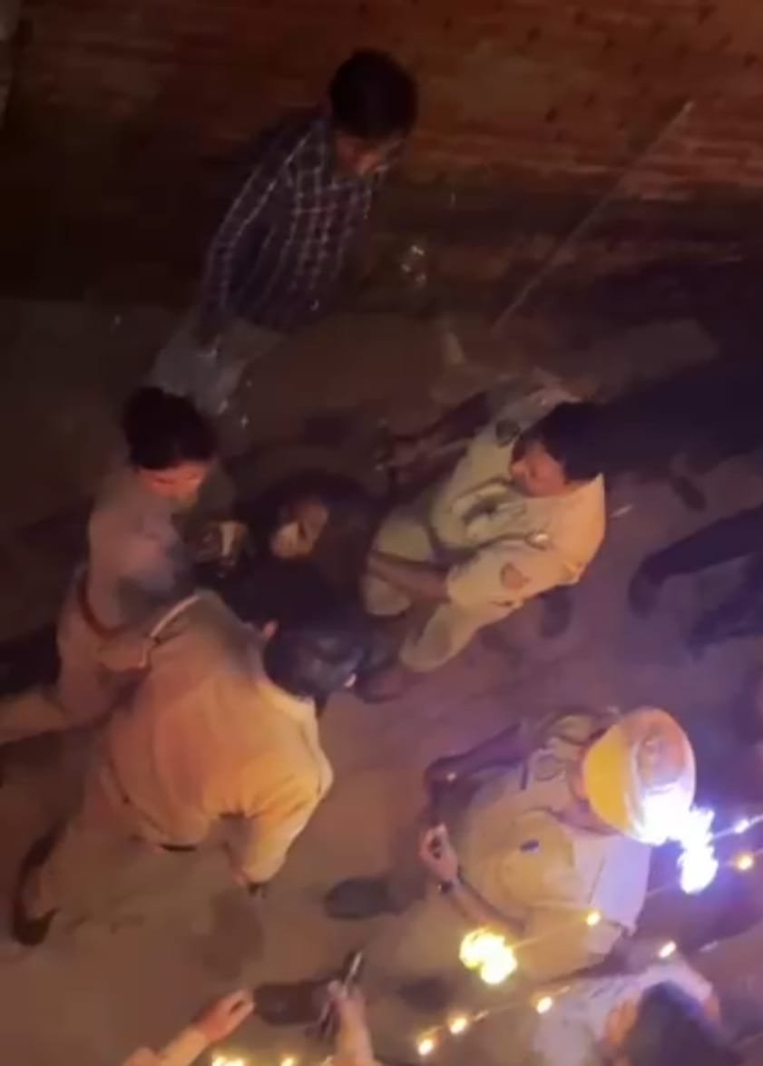 Police's aggressive attitude exposed in Bijnor, the inspector who dragged a woman by her hair suspended IMAGE CREDIT TO REPORTER
