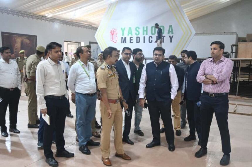 Meerut Divisional Commissioner inspected the preparations at Yashoda Medicity Center for the President's program IMAGE CREDIT TO INFORMATION DEPARTMENT