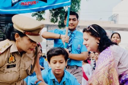The women’s police station in-charge set an example of humanity during the Run for Unity event — she helped a falling child get up and ran alongside him IMAGE CREDIT TO REPORTER