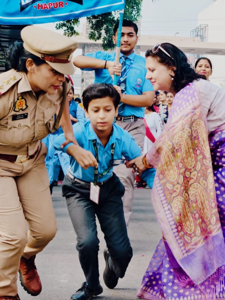The women’s police station in-charge set an example of humanity during the Run for Unity event — she helped a falling child get up and ran alongside him IMAGE CREDIT TO REPORTER