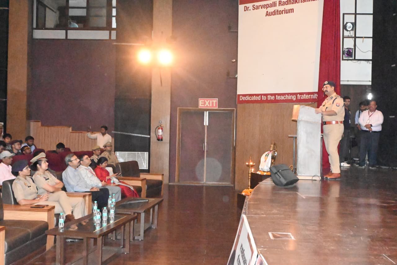 Additional CP Keshav Kumar Chaudhary made the college students aware. Photo by police