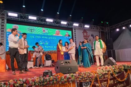 At the Garh Ganga Fair, poets and artists entertained the audience and devotees with cultural programs, earning loud applause for their devotional performances IMAGE CREDIT TO INFORMATION DEPARTMENT