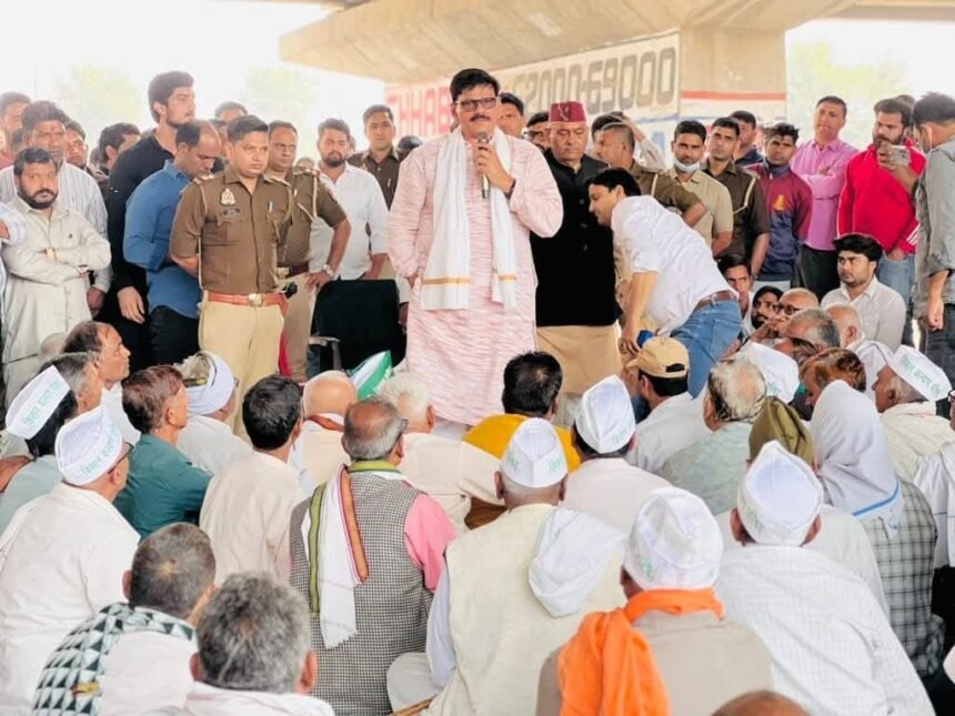 Builder accused of encroaching on farmers' land; villagers enraged after crops were destroyed, protest echoed in the grand panchayat IMAGE CREDIT TO Kisan Union