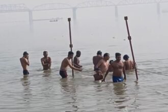 On Kartik Purnima, a flood of devotion; thousands took a holy dip at the Sangam ghats IMAGE CREDIT TO REPORTER