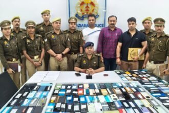 Ghaziabad City Zone police recover another consignment of 200 mobile phones, returned to their owners IMAGE CREDIT TO POLICE