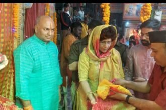 Devotees thronged the Ganga Aarti at Brajghat, where Meerut MP and actor Arun Govil, along with Lekha Govil, performed the lamp-lighting ceremony and worship IMAGE CREDIT TO REPORTER