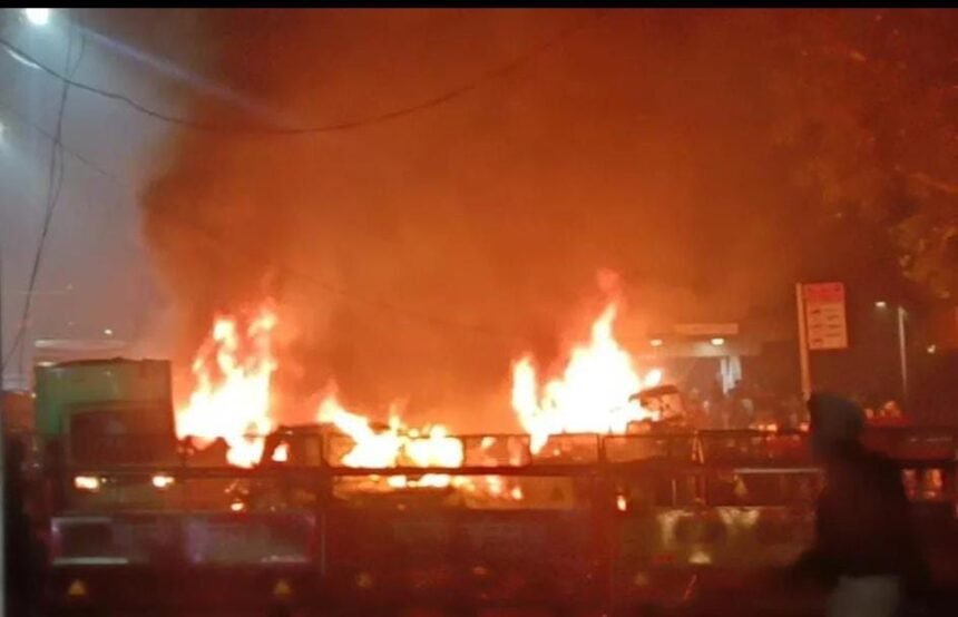 Massive explosion in a car near the Red Fort; eight dead. Prime Minister Modi took stock of the situation from Home Minister Amit Shah IMAGE CREDIT TO SOCIAL MEDIA