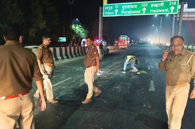 तेज रफ्तार कार और ट्रैक्टर ट्रॉली की आमने-सामने भिड़ंत, एक की दर्दनाक मौत, चार घायल, हाईवे पर घंटों जाम 2 WhatsApp Image 2025 11 11 at 7.35.36 PM