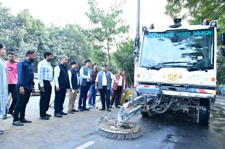 Municipal Officials Take to the Streets to Combat Air Pollution, Review Ongoing Works IMAGE CREDIT TO NAGAR NIGAM