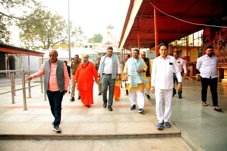 DM and City MLA Inspected the Corridor Work of Shri Doodheshwarnath Temple IMAGE CREDIT TO INFORMATION DEPARTMENT
