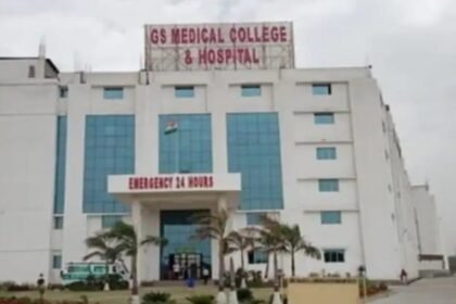 Kashmiri Doctor from Medical College Taken into Custody in Delhi Blast Case; Agencies Seize Key Documents, Silence Descends IMAGE CREDIT TO REPORTER