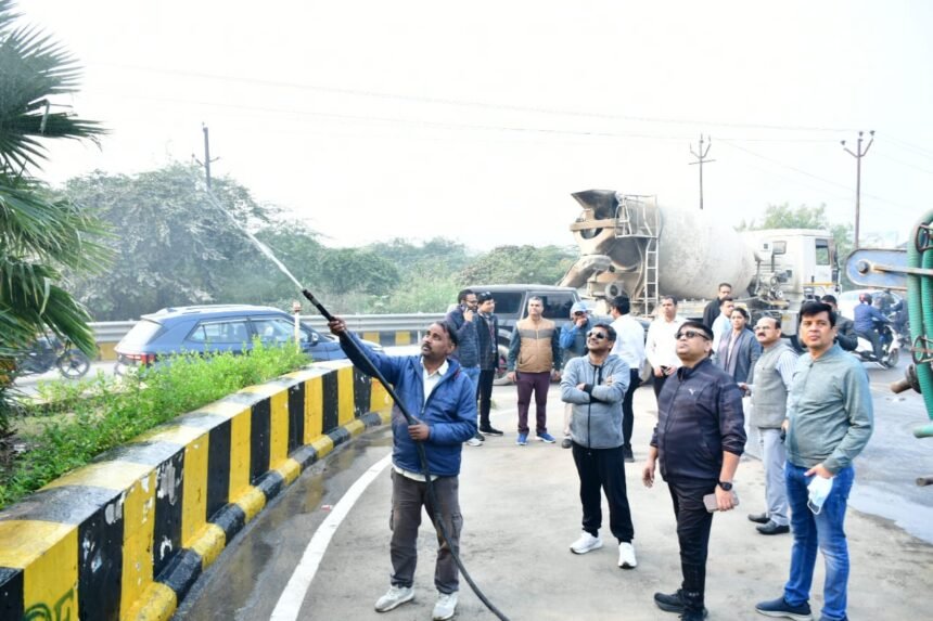 Air Pollution Mega Campaign: Municipal Officials Monitor Work on Ground IMAGE CREDIT TO NAGAR NIGAM