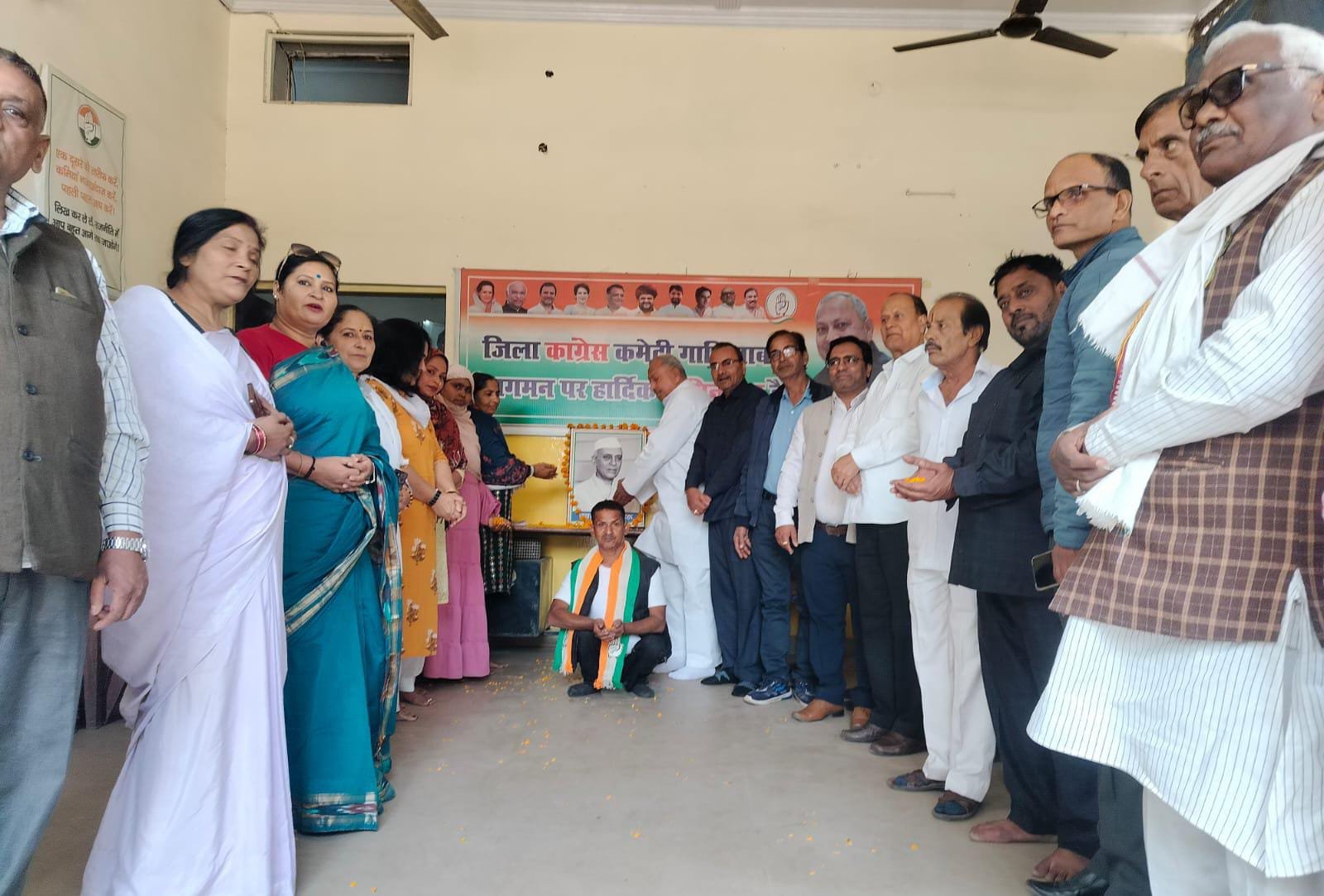 On Chacha Nehru’s birth anniversary, Congress workers reiterated their commitment to an inclusive India IMAGE CREDIT TO DISTRICT CONGRESS