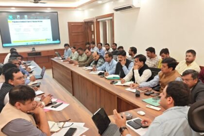 To make Ghaziabad city free from traffic jams, the Municipal Commissioner held a meeting with the officials IMAGE CREDIT TO NAGAR NIGAM