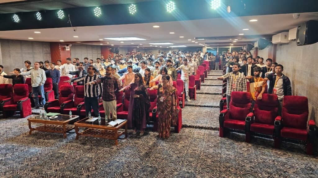 नशा मुक्त भारत अभियान के 5 वर्ष पूर्ण, द्रोणाचार्य ग्रुप ऑफ इंस्टीट्यूशंस में हुआ मद्यनिषेध कार्यक्रम 2 WhatsApp Image 2025 11 18 at 8.12.40 PM