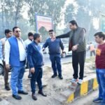 The Municipal Commissioner took stock of the mega campaign on the streets and ordered dust-freeing measures IMAGE CREDIT TO NAGAR NIGAM
