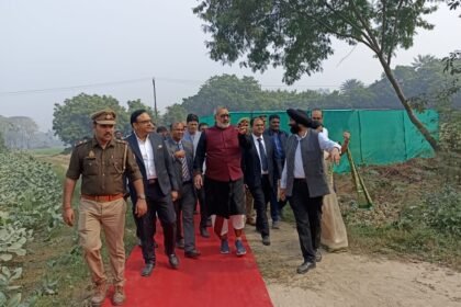 Cabinet Textiles Minister Giriraj Singh inspected the milkweed crop at NITRA; the country received its first mannequin flame-testing device IMAGE CREDIT TO NITRA