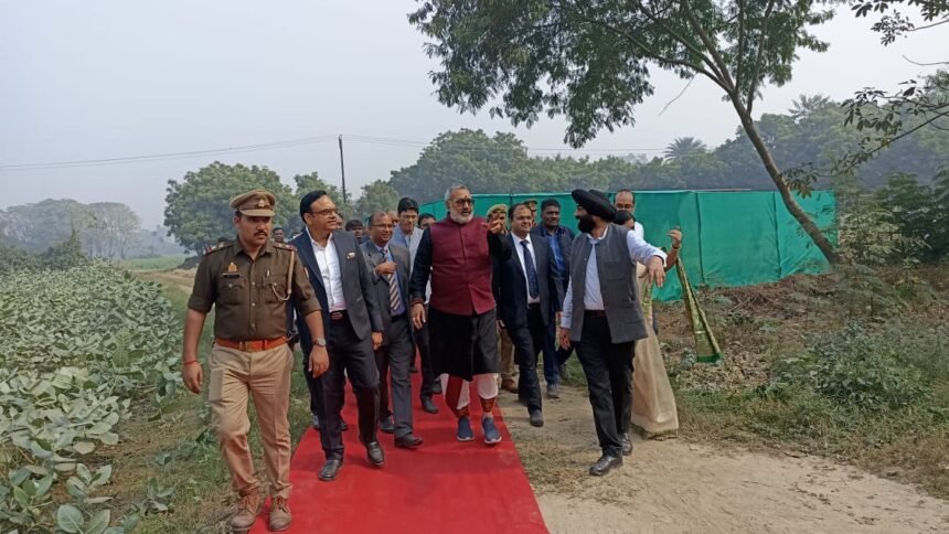 Cabinet Textiles Minister Giriraj Singh inspected the milkweed crop at NITRA; the country received its first mannequin flame-testing device IMAGE CREDIT TO NITRA
