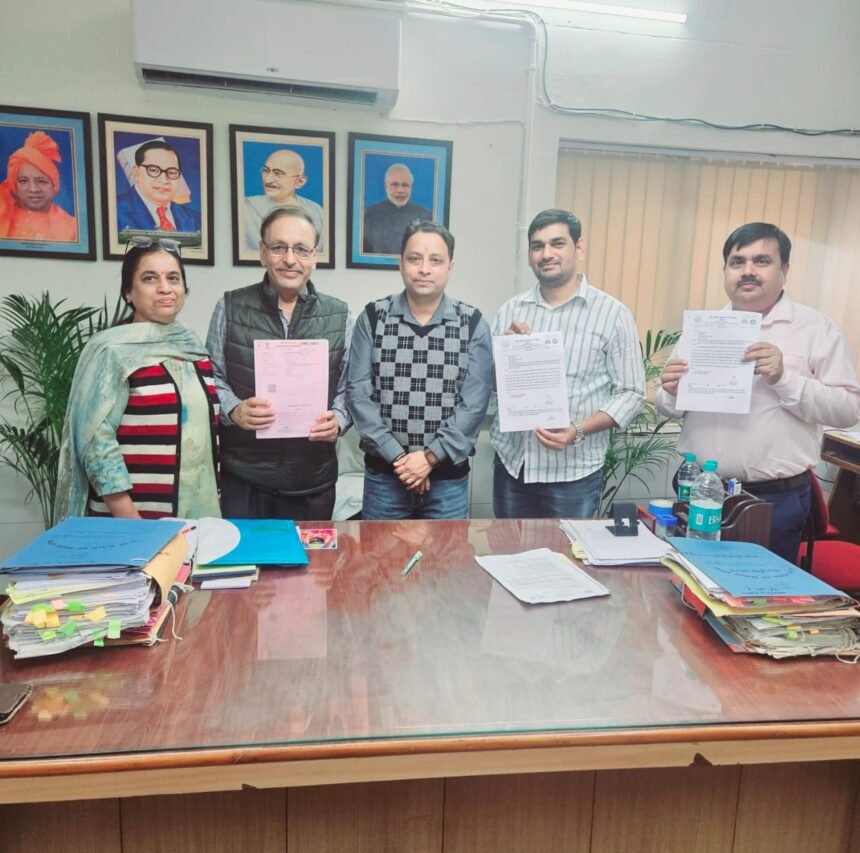 Record crowd of allottees at the Ghaziabad Property Fair IMAGE CREDIT TO PM Awas Yojana