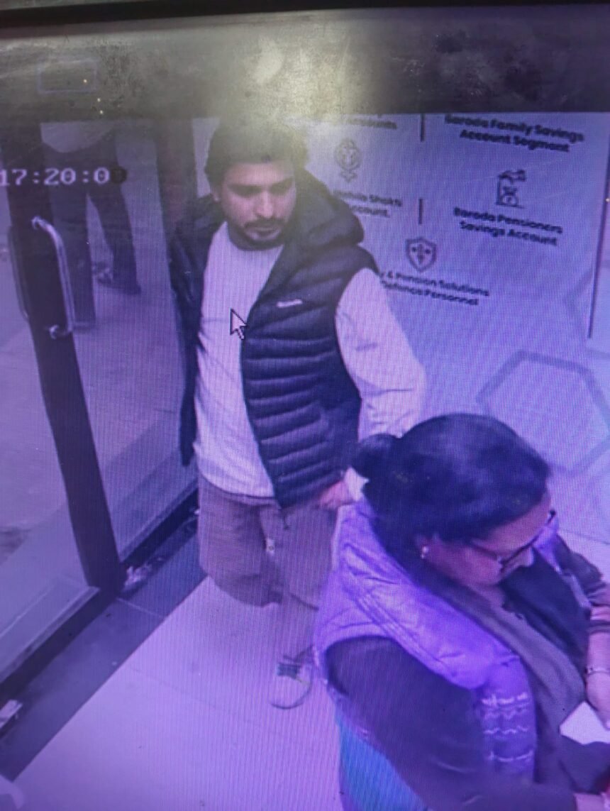 Hapur: Man swapped a woman’s ATM card and stole ₹50,000 from her account; the accused was captured on CCTV IMAGE CREDIT TO POLICE