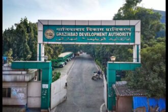 In Indirapuram, a major auction of 73 GDA properties is scheduled today; strong preparations underway for plots and shops, with Hindi Bhawan to serve as the center IMAGE CREDIT TO GDA