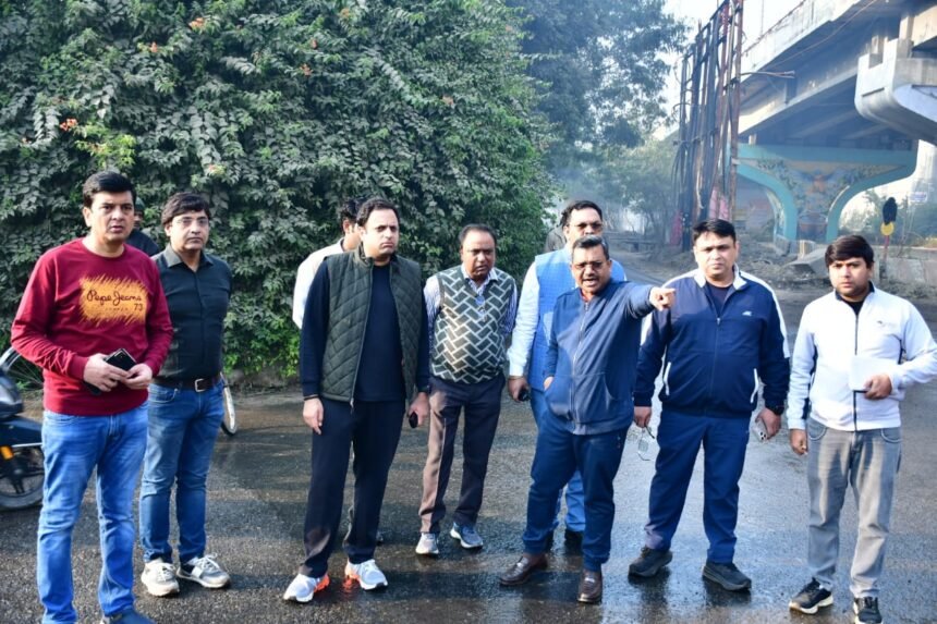 Air Pollution: The Municipal Commissioner inspected the ongoing works of the mega campaign IMAGE CREDIT TO NAGAR NIGAM