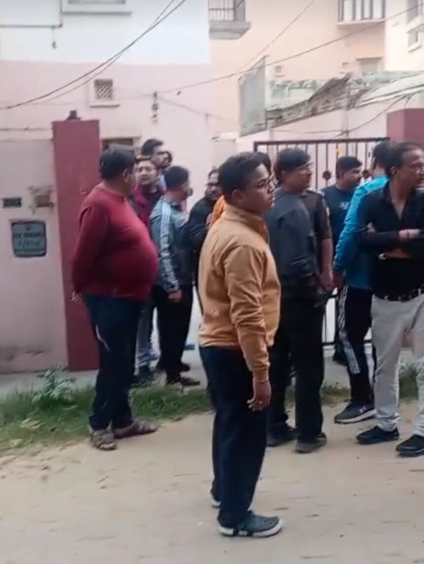 Elderly couple attacked with a knife in broad daylight in Kavi Nagar; police investigating IMAGE CREDIT TO REPORTER