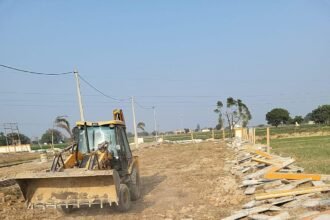 Major action by the Hapur-Pilakhua Development Authority; bulldozer used against illegal plotting IMAGE CREDIT TO AUTHORITY