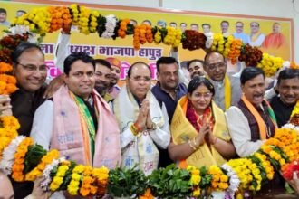 Kavita Madhare took charge as BJP district president, grand welcome procession held in the city IMAGE CREDIT TO BJP