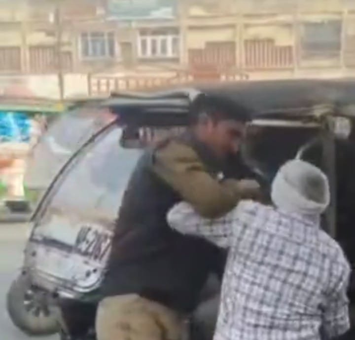 Tension escalates over removal of e-rickshaw; driver assaults Home Guard, video of the incident goes viral on the internet IMAGE CREDIT TO REPORTER