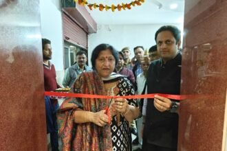 The Mayor inaugurated the new lift at the Municipal Corporation headquarters by cutting the ribbon IMAGE CREDIT TO NAGAR NIGAM