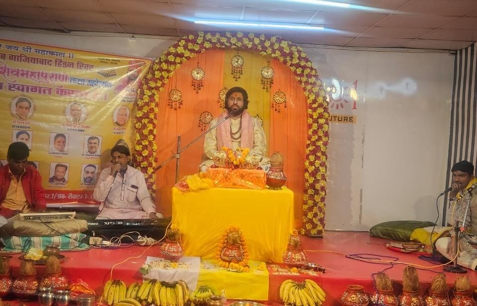 The grand Kalash Yatra marked the beginning of the Shiv Mahapuran Katha Festival, drawing a massive wave of devotion IMAGE CREDIT TO लायंस क्लब हिंडन रिवर