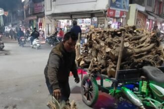 To provide relief from the biting cold, the municipal council stepped in; a shelter home has been opened in Bijnor, and arrangements for bonfires have been made at 20 locations IMAGE CREDIT TO NAGAR PALIKA