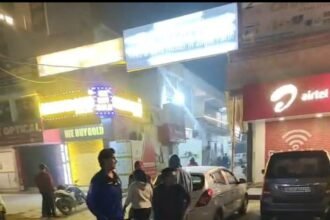 In Greater Noida markets, garbage collection will now take place at night as well, bringing a major improvement in cleanliness management IMAGE CREDIT TO AUTHORITY