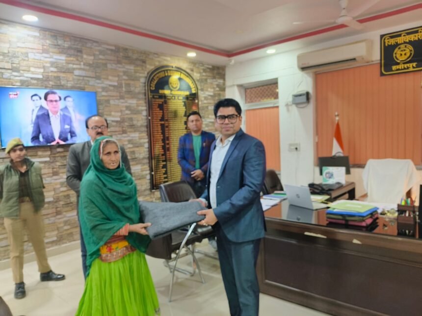 District Magistrate Ghanshyam Meena distributed blankets to elderly complainants, demonstrating a sensitive administrative approach IMAGE CREDIT TO INFORMATION DEPARTMENT