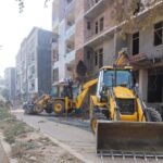 In Indraprasth Loni, the authority’s bulldozer demolished a five-storey illegal building constructed rapidly using a fake map; a case has been filed against two people IMAGE CREDIT TO AUTHORITY
