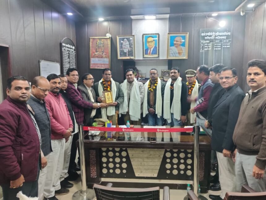 Kavi Nagar police team was honored by the Industry and Trade Association for solving a robbery case and boosting public confidence IMAGE CREDIT TO POLICE