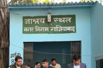 Municipal Commissioner inspected the night shelters along with municipal officials IMAGE CREDIT TO NAGAR NIGAM