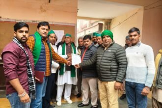 Farmers Protest Against Shifting of Electricity Department Office to Noida, Submit Memorandum to SDM IMAGE CREDIT TO भारतीय किसान यूनियन यूनिक