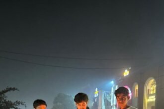 Bonfires Arranged at 19 Locations in Greater Noida to Provide Relief from Cold IMAGE CREDIT TO AUTHORITY